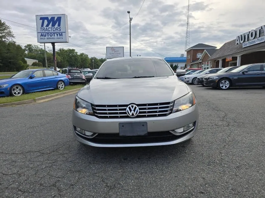 2014 Volkswagen Passat TDI SEL Premium photo 1