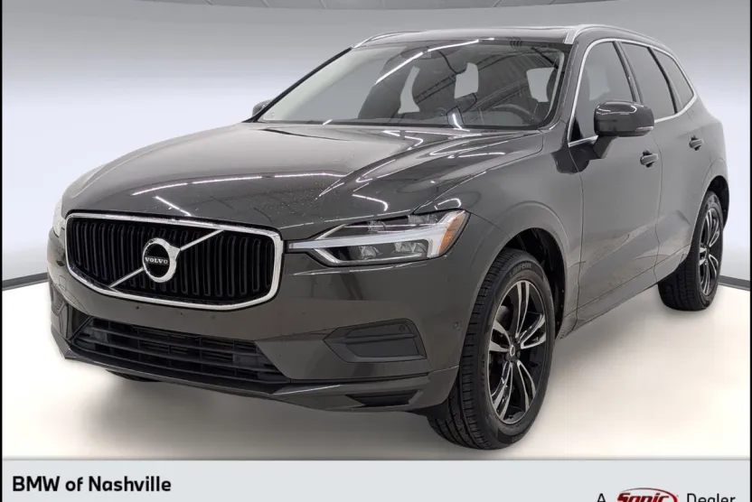 2019 Volvo XC60 Momentum photo 1