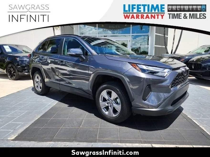 2023 Toyota RAV4 XLE photo 1