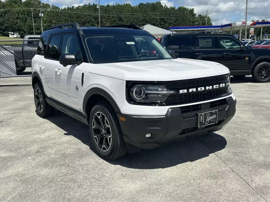 2025 Ford Bronco Sport Outer Banks photo 1