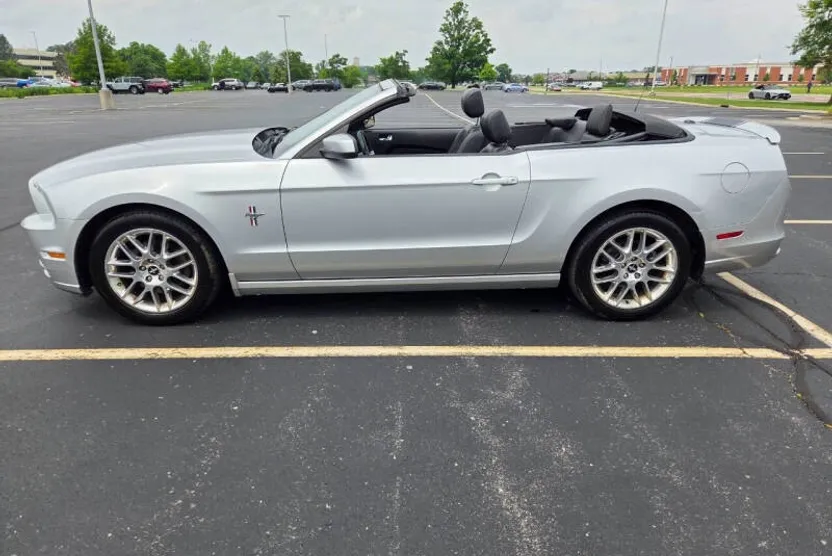 2013 Ford Mustang Deluxe Convertible photo 1