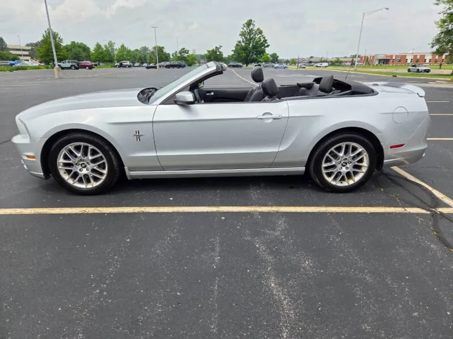 2013 Ford Mustang Deluxe Convertible photo 1