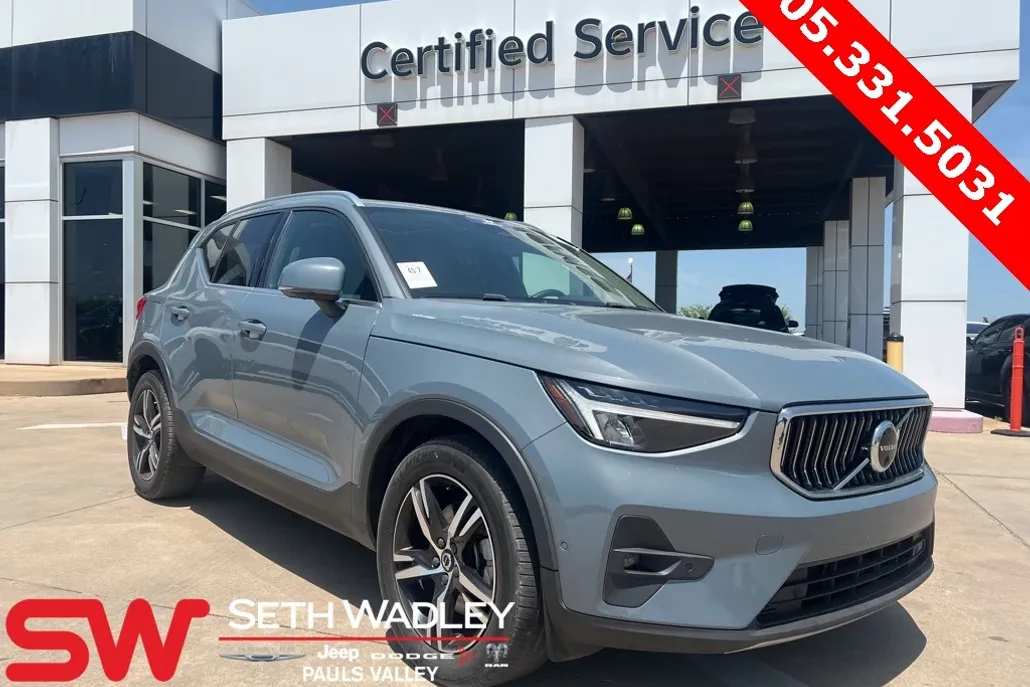 2023 Volvo XC40 AWD Plus photo 1