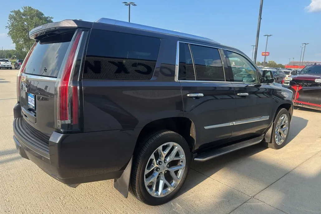 2015 Cadillac Escalade Luxury photo 1