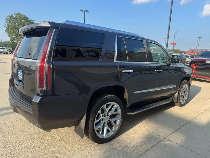 2015 Cadillac Escalade Luxury photo 1