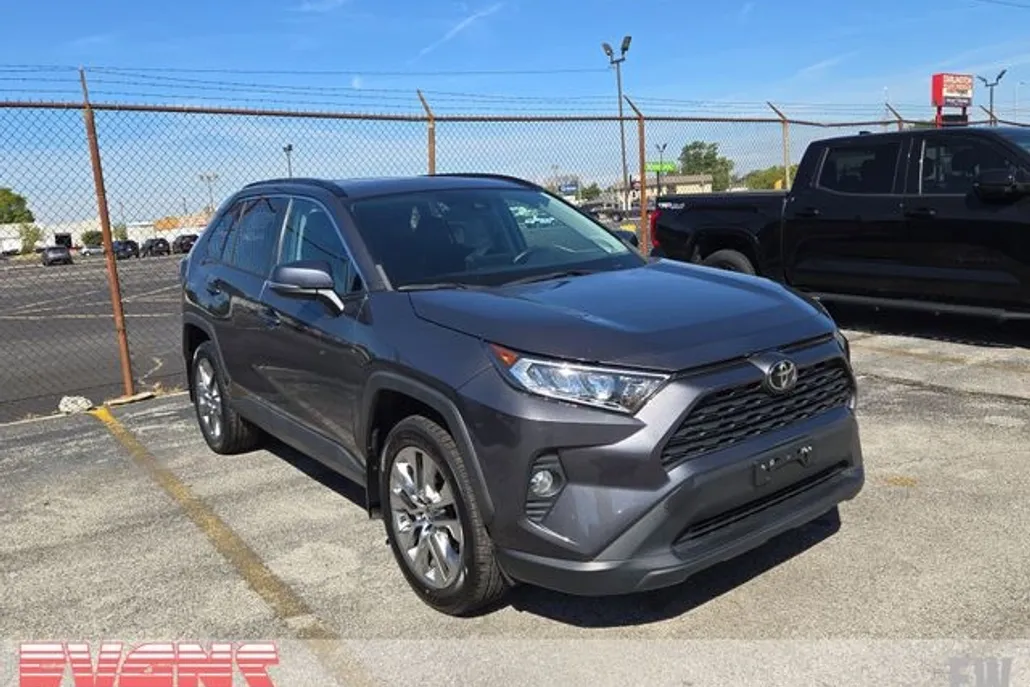 2021 Toyota RAV4 XLE Premium photo 1