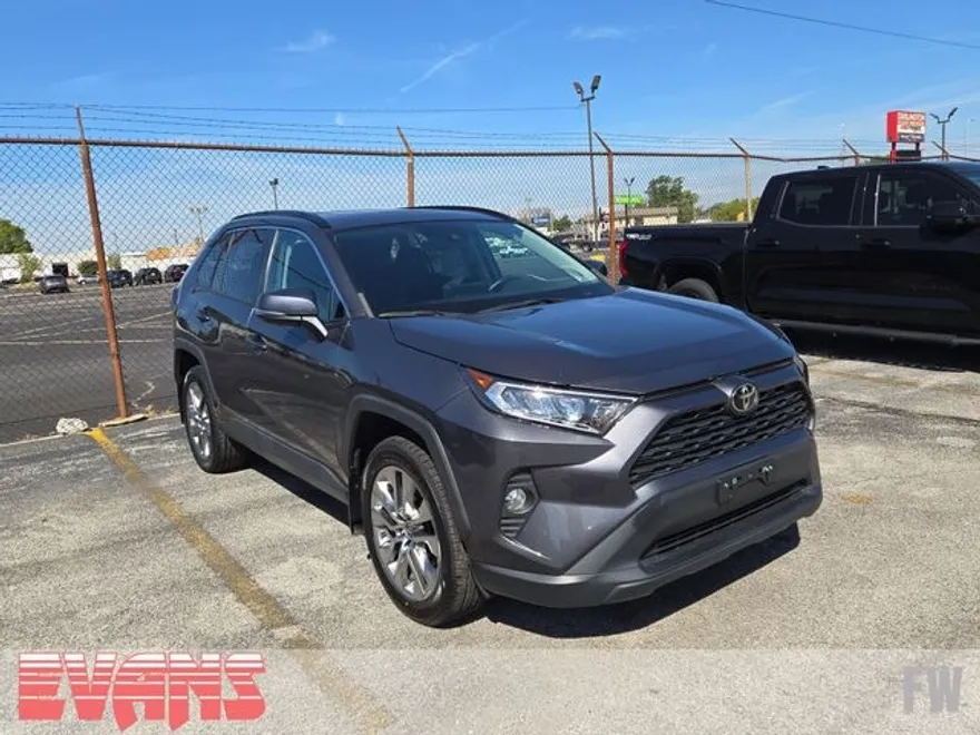2021 Toyota RAV4 XLE Premium photo 1