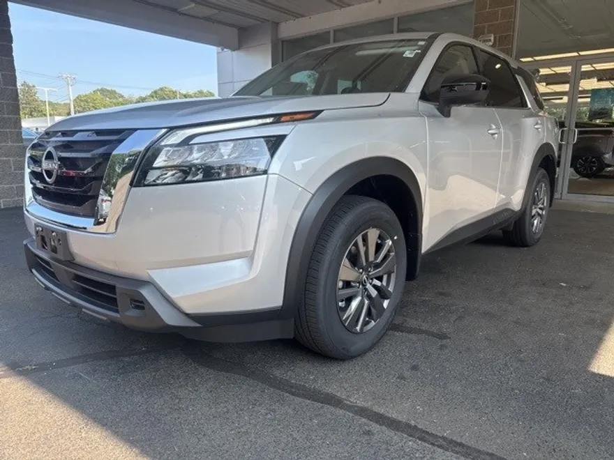 2025 Nissan Pathfinder S photo 1