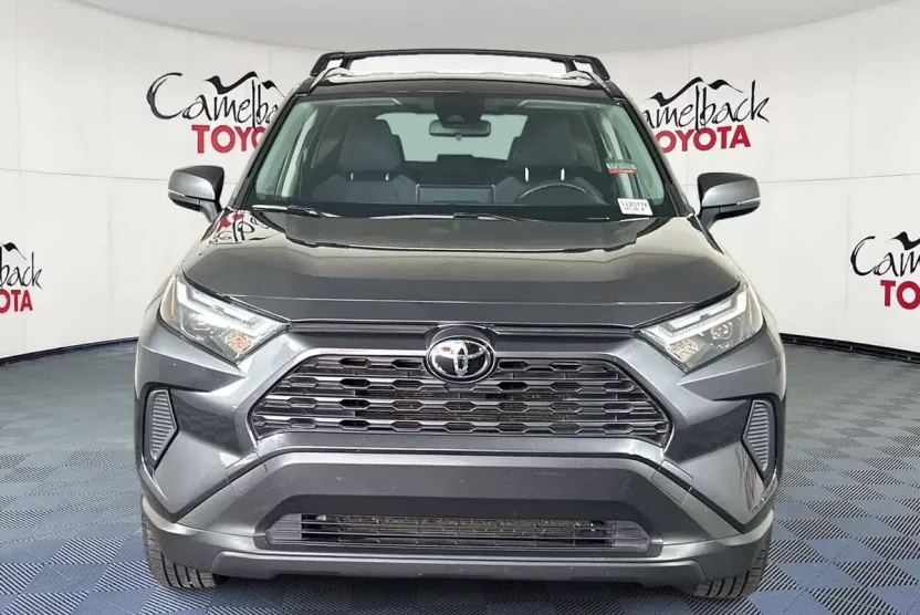 2023 Toyota RAV4 XLE photo 1