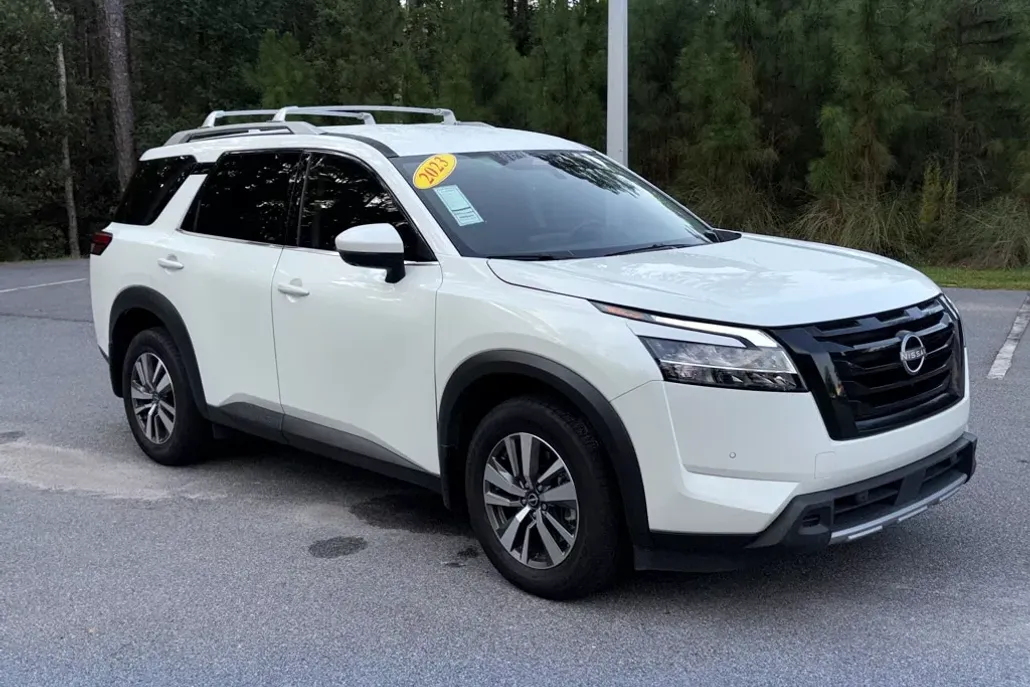 2023 Nissan Pathfinder SL photo 1