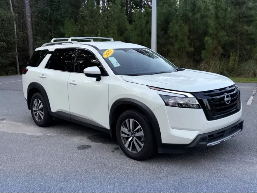 2023 Nissan Pathfinder SL photo 1