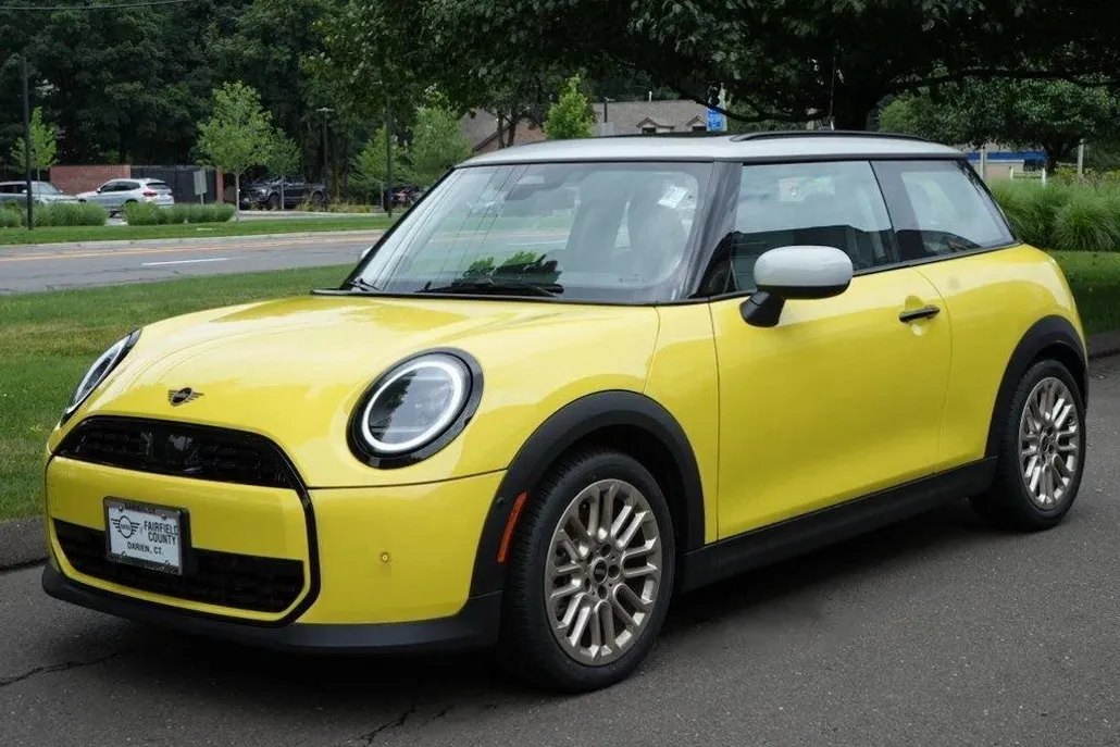 2025 Mini Cooper 2 Door Hardtop Signature photo 1