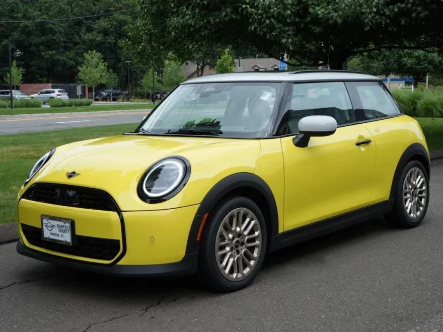 2025 Mini Cooper 2 Door Hardtop Signature photo 1