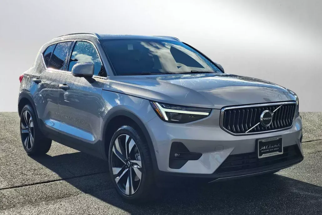 2025 Volvo XC40 Plus photo 1