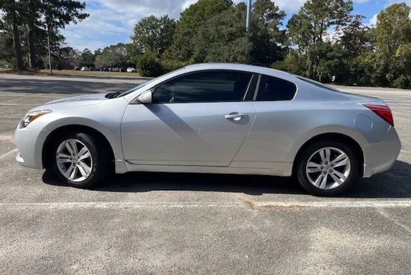 2011 Nissan Altima 2.5 S photo 1