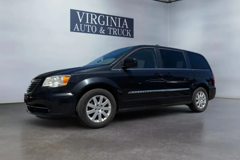 2014 Chrysler Town & Country Touring photo 1
