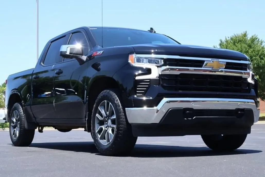 2025 Chevrolet Silverado 1500 LT photo 1