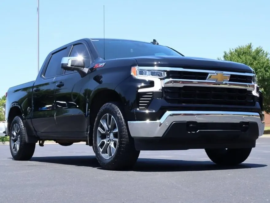 2025 Chevrolet Silverado 1500 LT photo 1