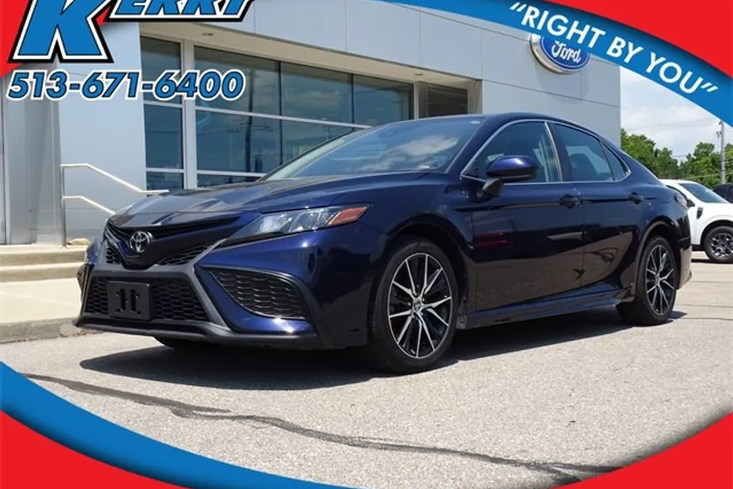 2021 Toyota Camry SE photo 1