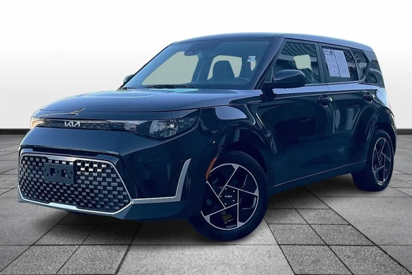 2023 Kia Soul EX photo 1