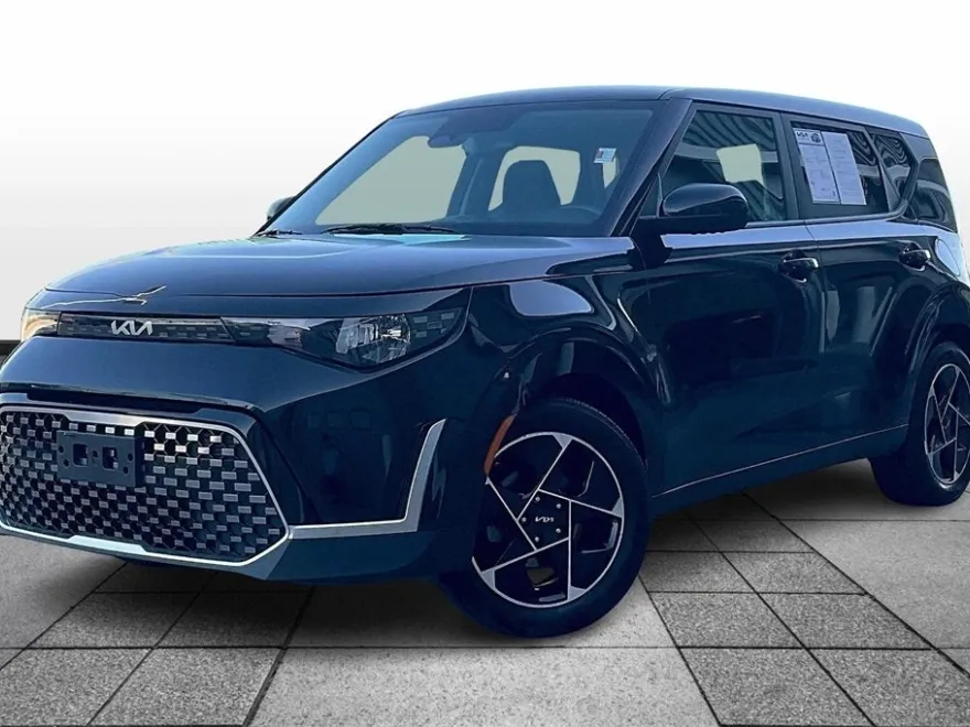 2023 Kia Soul EX photo 1