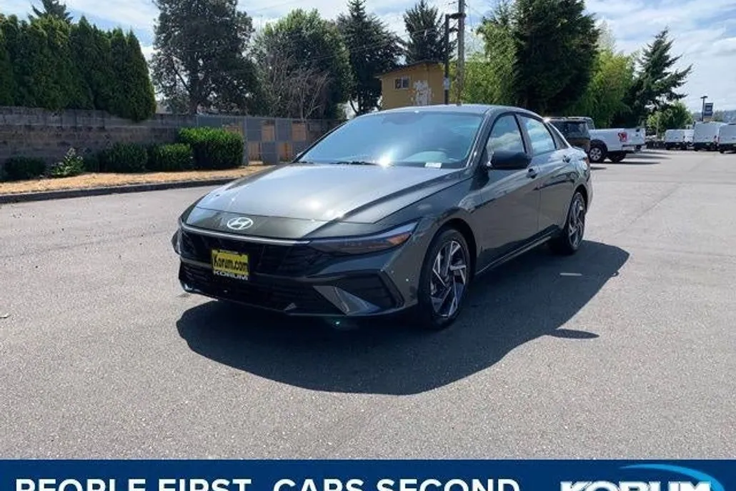 2025 Hyundai Elantra SEL Sport photo 1