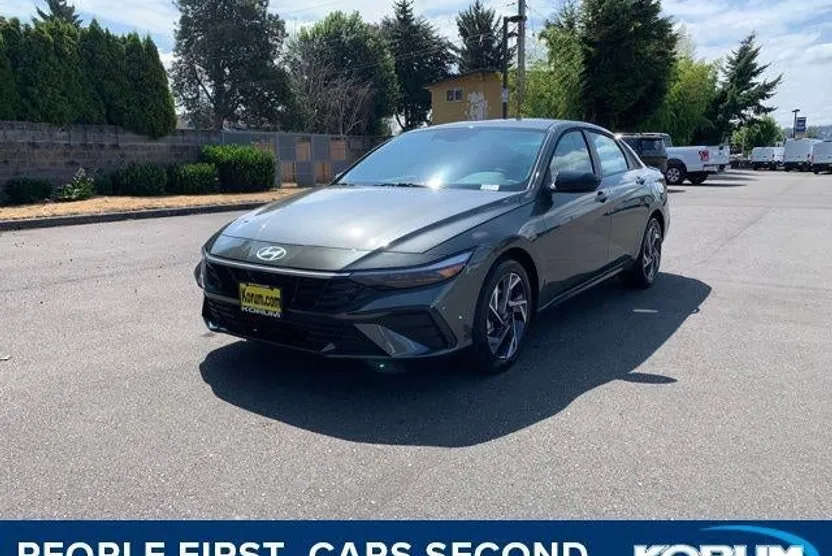 2025 Hyundai Elantra SEL Sport photo 1