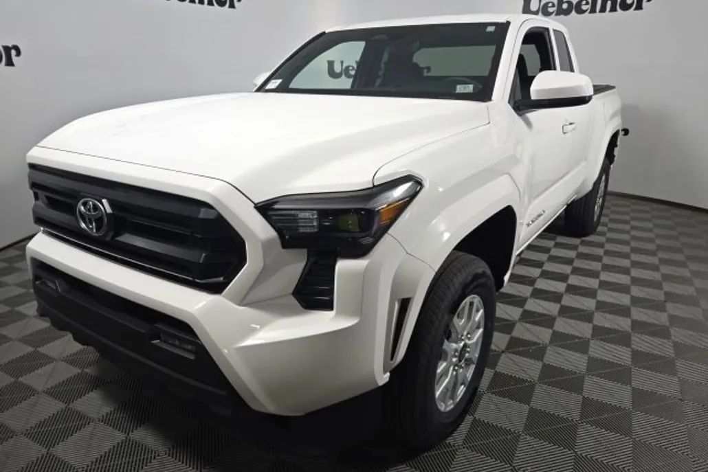 2025 Toyota Tacoma SR5 XtraCab photo 1