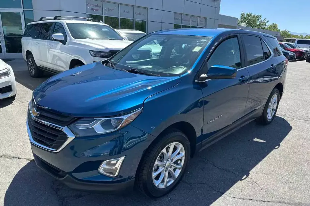 2021 Chevrolet Equinox LT photo 1