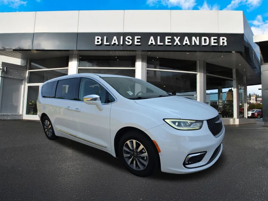 2022 Chrysler Pacifica Hybrid Limited photo 1