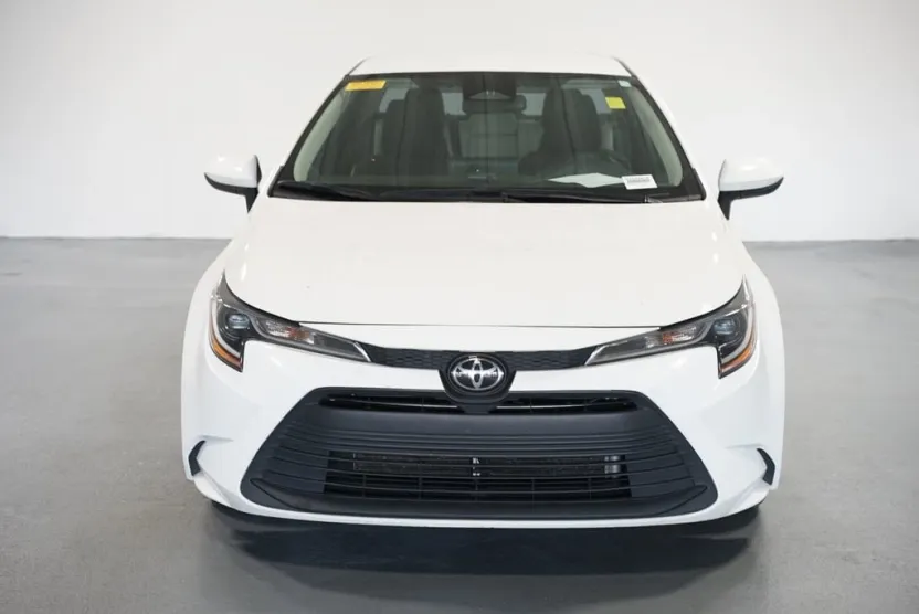 2023 Toyota Corolla LE photo 1