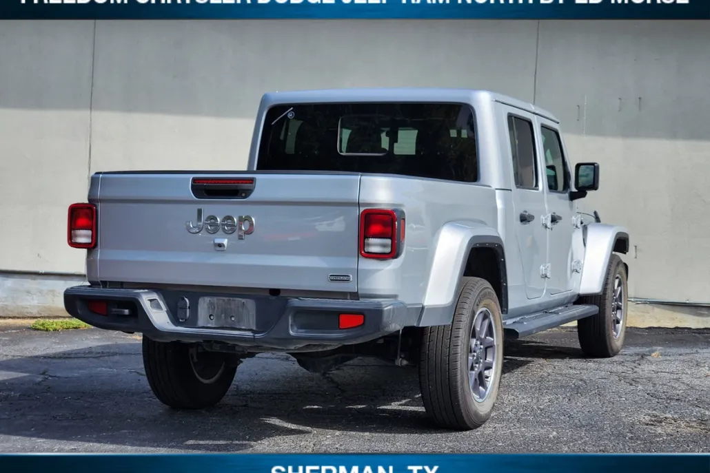 2023 Jeep Gladiator Overland photo 1