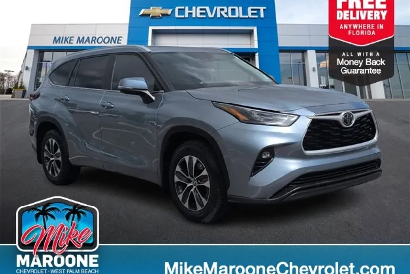 2024 Toyota Highlander LE photo 1