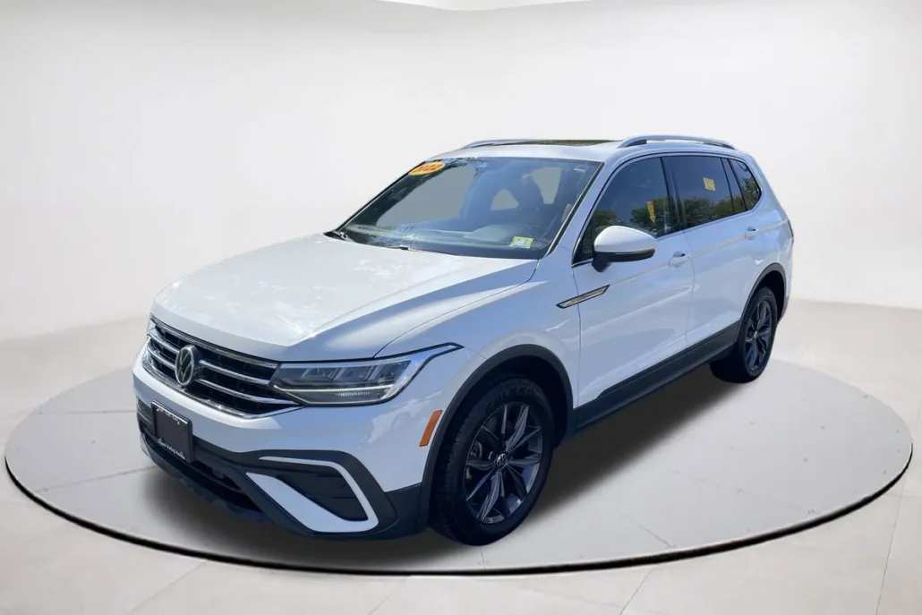 2022 Volkswagen Tiguan SE photo 1