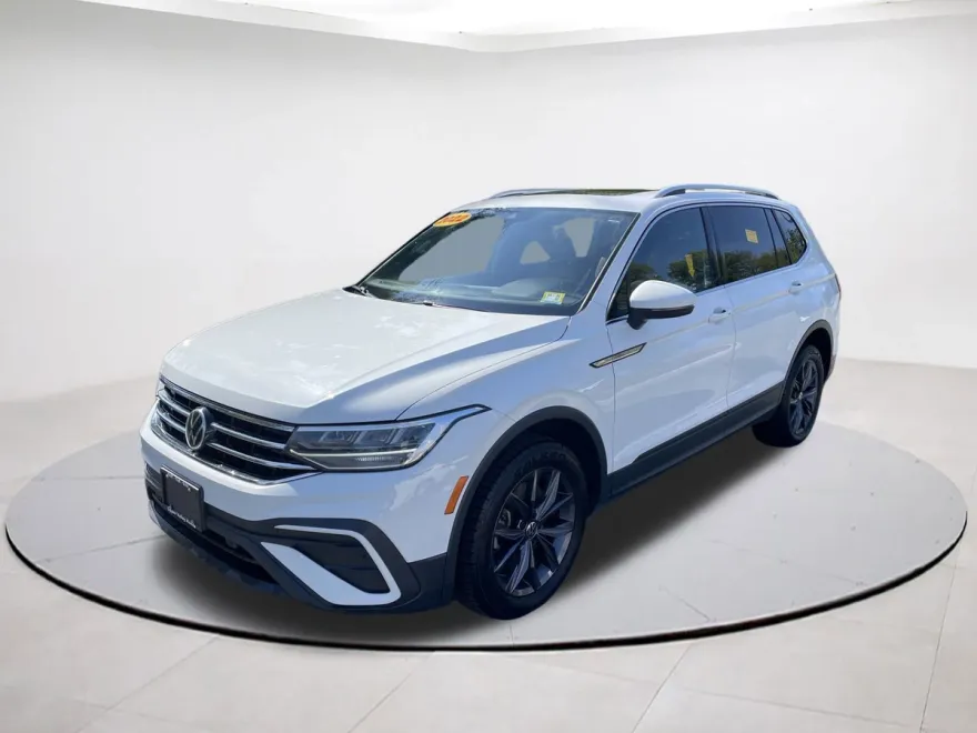 2022 Volkswagen Tiguan SE photo 1
