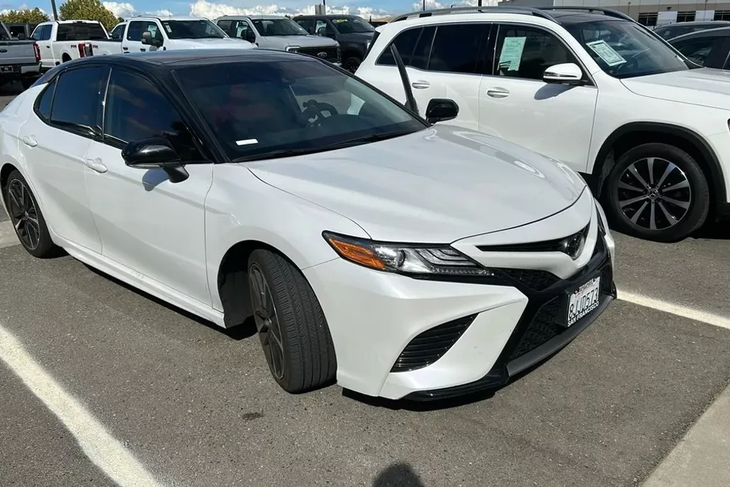 2019 Toyota Camry XSE photo 1
