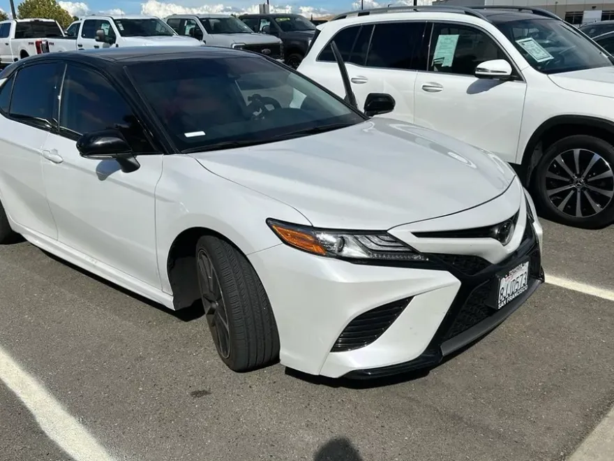 2019 Toyota Camry XSE photo 1