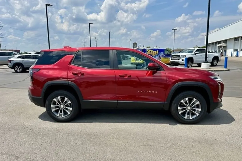 2026 Chevrolet Equinox LT photo 1
