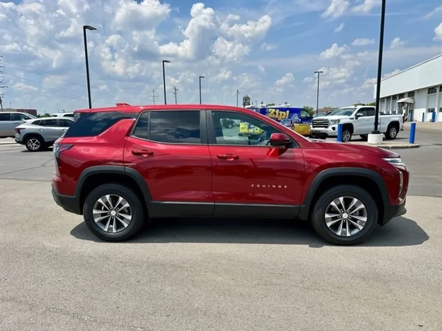 2026 Chevrolet Equinox LT photo 1