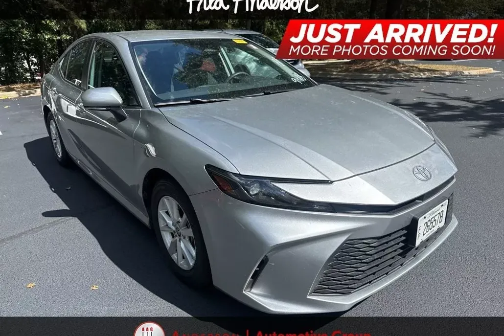 2025 Toyota Camry LE photo 1
