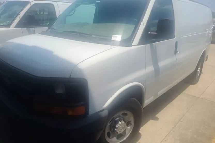 2015 Chevrolet Express 2500 Cargo Van photo 1