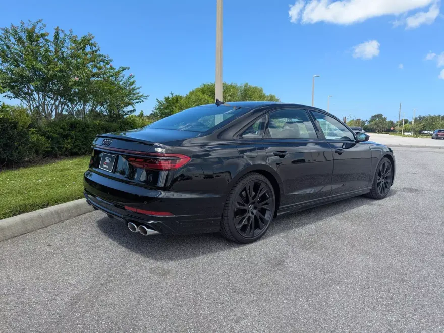 2025 Audi S8 4.0T photo 1