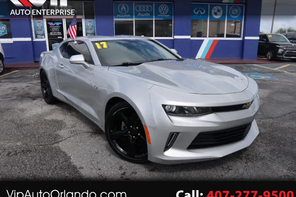2017 Chevrolet Camaro 1LT photo 1