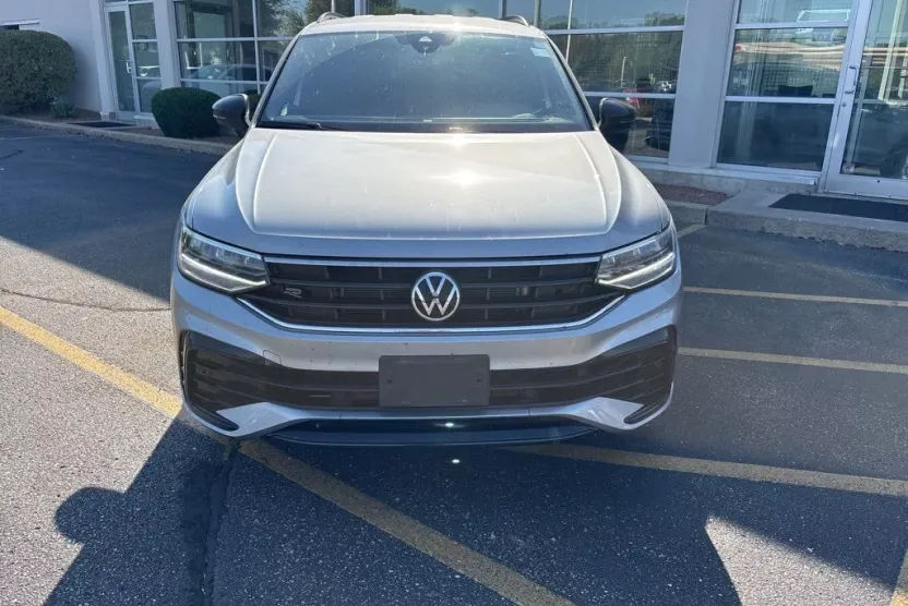 2022 Volkswagen Tiguan SE R-Line Black photo 1