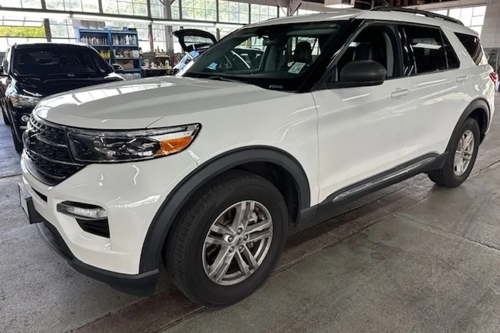 2021 Ford Explorer XLT photo 1