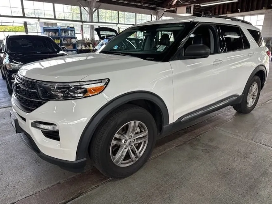 2021 Ford Explorer XLT photo 1