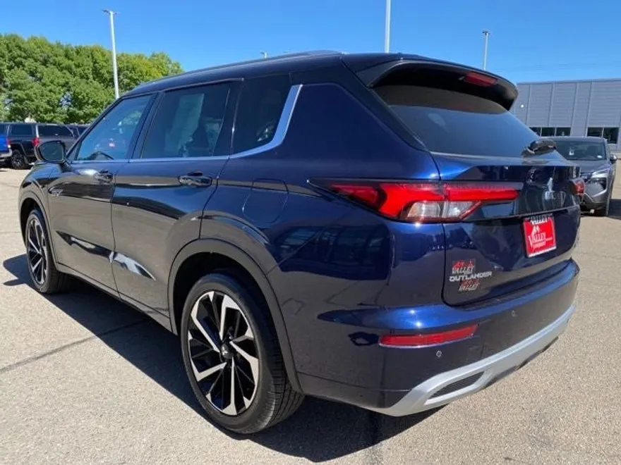 2023 Mitsubishi Outlander PHEV photo 1