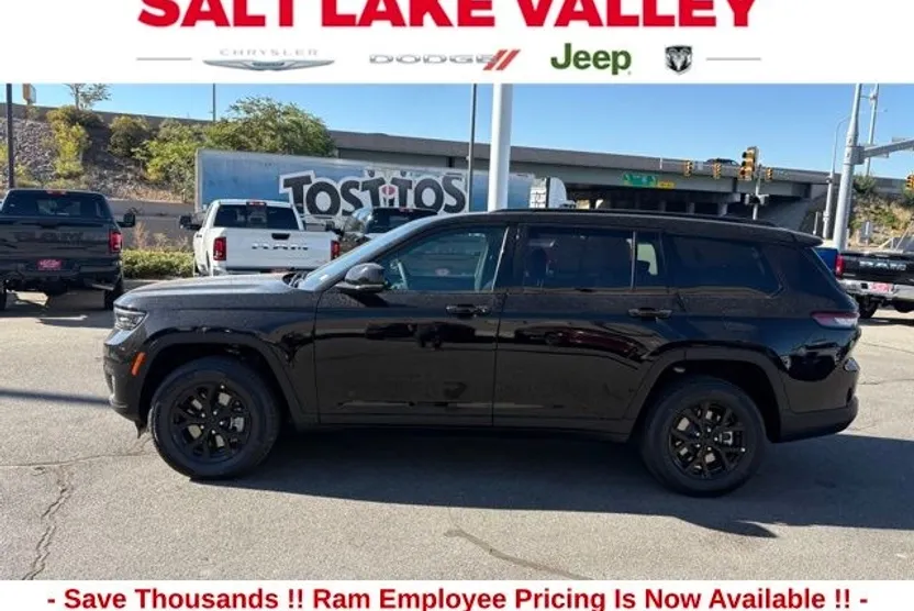 2025 Jeep Grand Cherokee Laredo Altitude photo 1