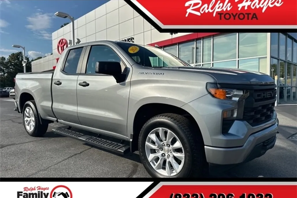 2024 Chevrolet Silverado 1500 Custom photo 1