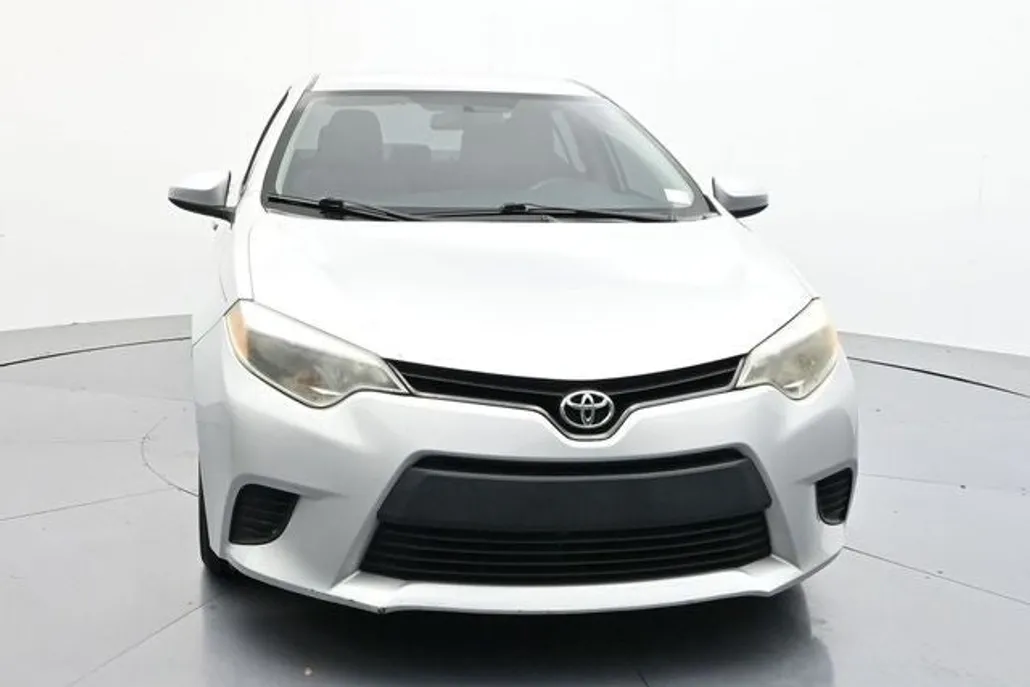 2016 Toyota Corolla LE photo 1